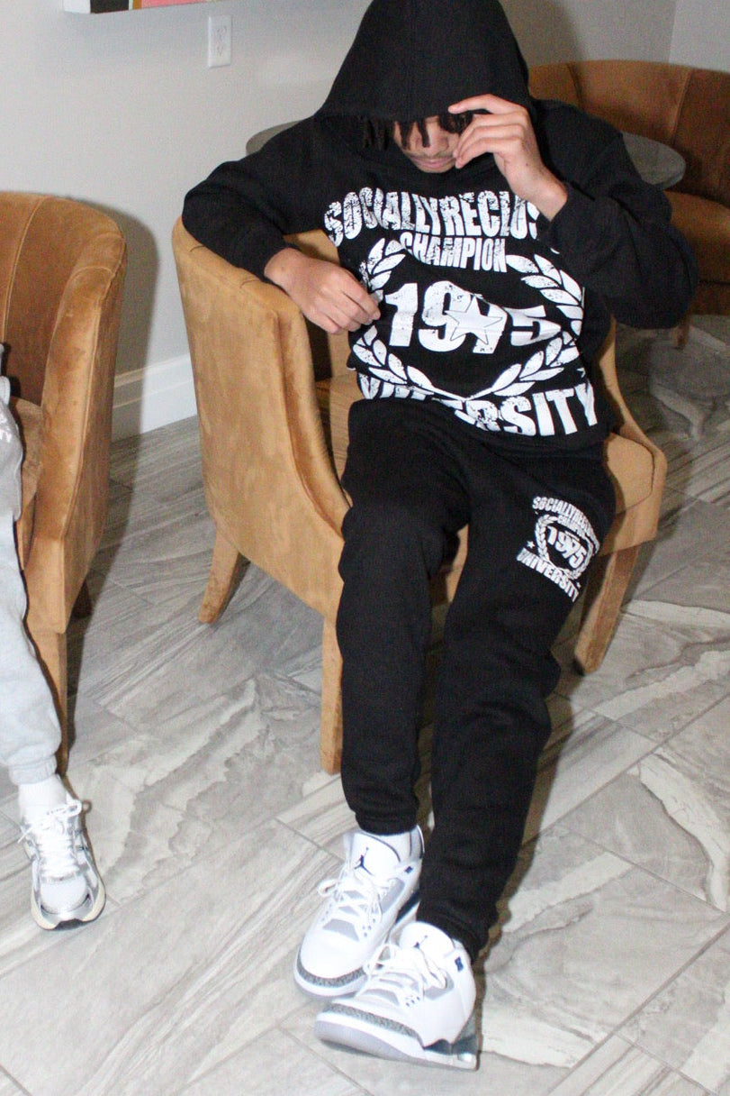 1975 SWEATS (black)